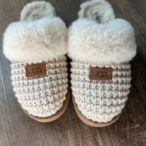 UGG womens Tan and Cream Knit Slippers